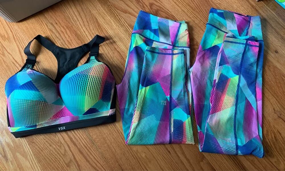 Victoria’s Secret Sports Bra 36 DDD, Capri and Full Leggings Large